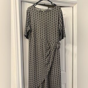 Dana Buchman Black and White Sheath Dress 3/4 Sleeve Crew Neck